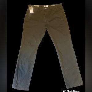 Men’s slim chino pants. 34x40